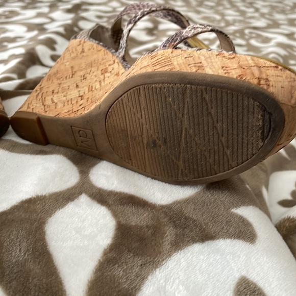 Dolce Vita Womens Snake Print Wedge Sandals - Picture 6 of 12